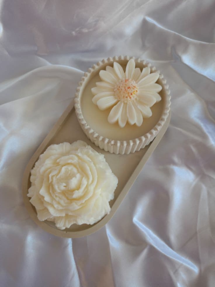 2 bougies parfumé avec plateaux